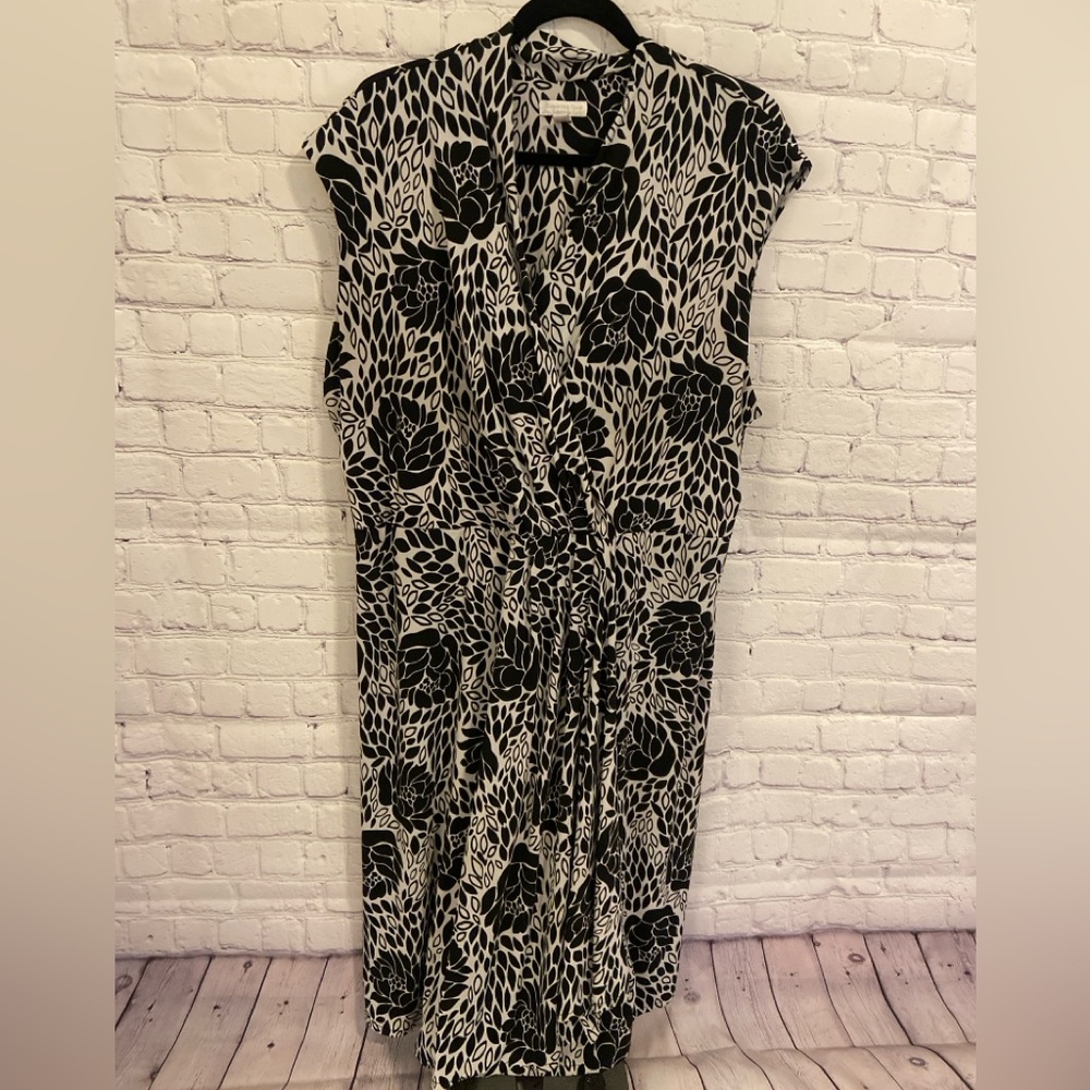 2X Black and White Flowy Dress. Black Roses.